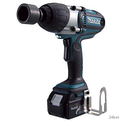 Máy vặn bu lông dùng pin Makita BTW450RFE 18V