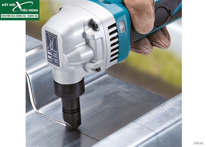 cắt tôn dùng pin Makita DJN161Z 18V 